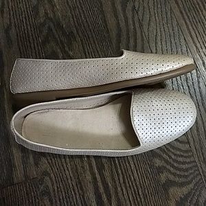 8M slip on subtle Gold color with a tan base